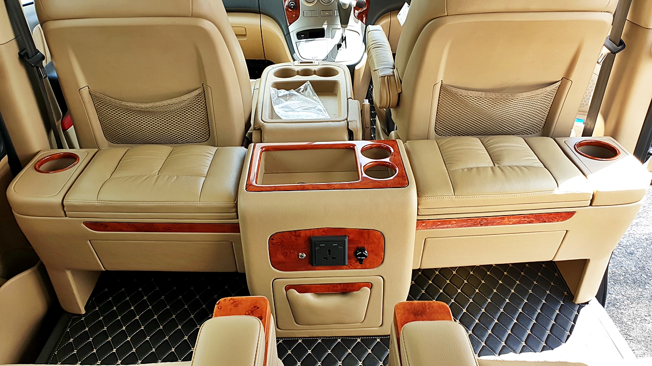 HYUNDAI H-1 DELUXE ท่านแม่ทัพภาค พิษณุโลก [เบาะVIP,เบาะท้ายหนัง,เคาเตอร์เตี้ย,พรม]-ฮล8651