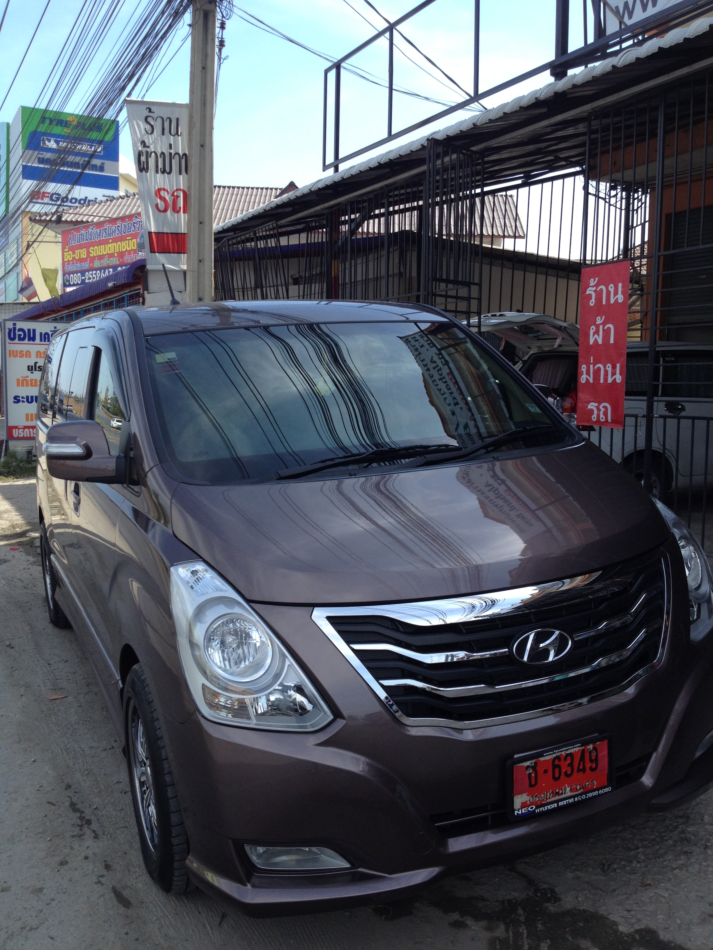 HYUNDAI H-1 DELUXE [ ประตูไฟฟ้า ซ้าย + ประตูดูด ขวา + usb 2 port + mini usb build-in ]- {ช-6349}