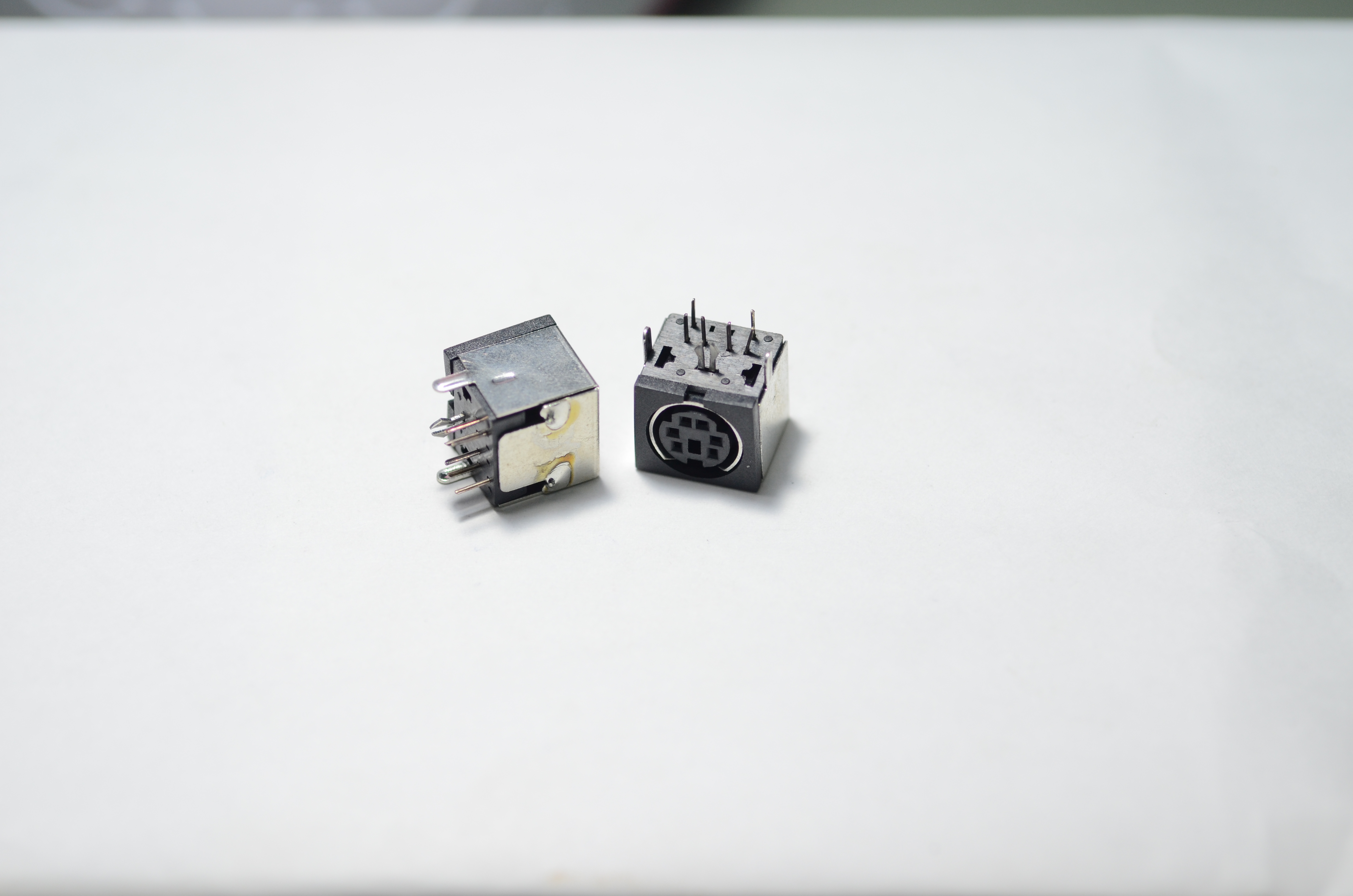 MDJ6DM : 6 PINS,MINI DIN JACK RIGHT ANGLE