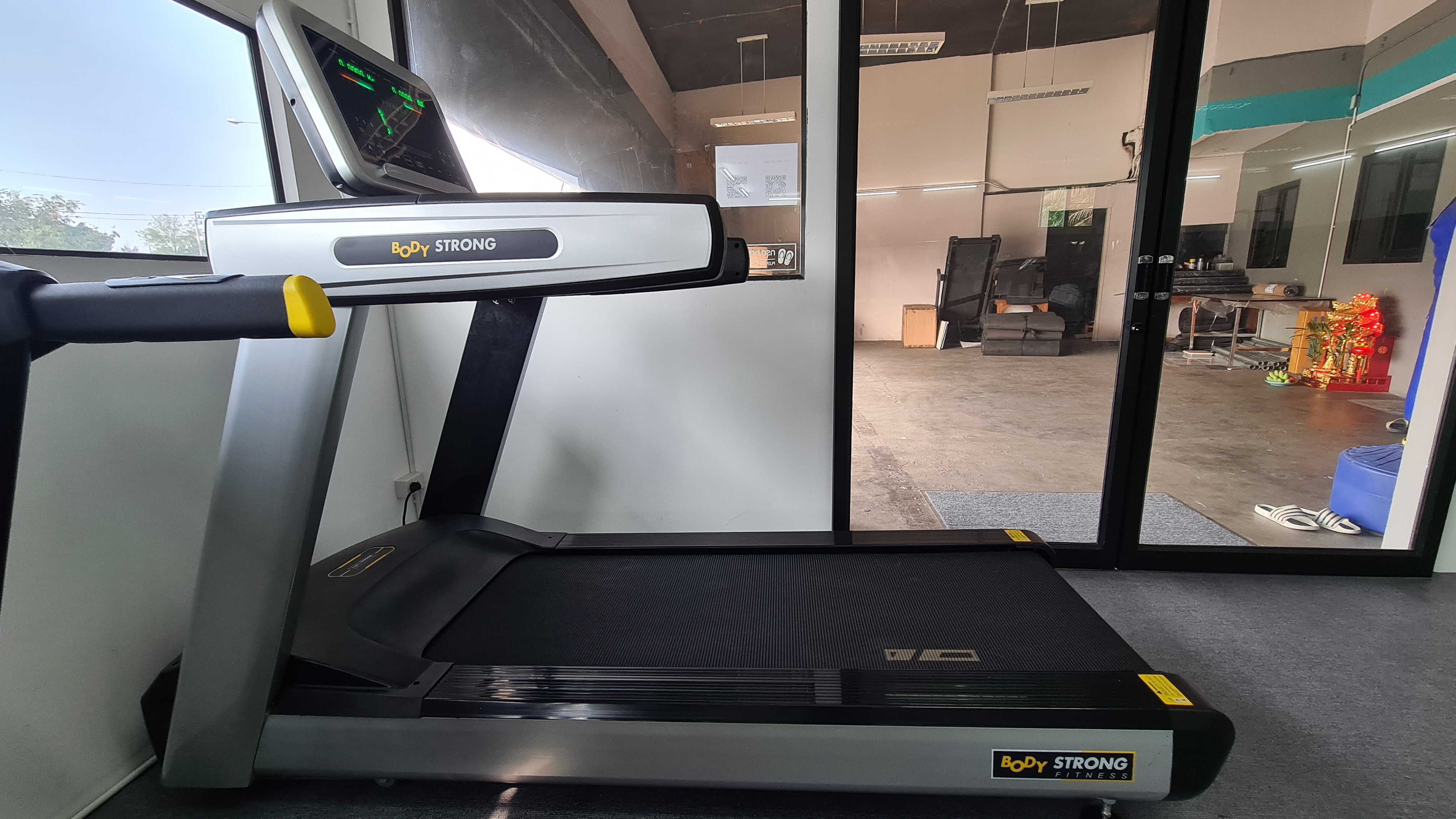 ลู่วิ่งไฟฟ้า Body Strong JB6800 Commercial