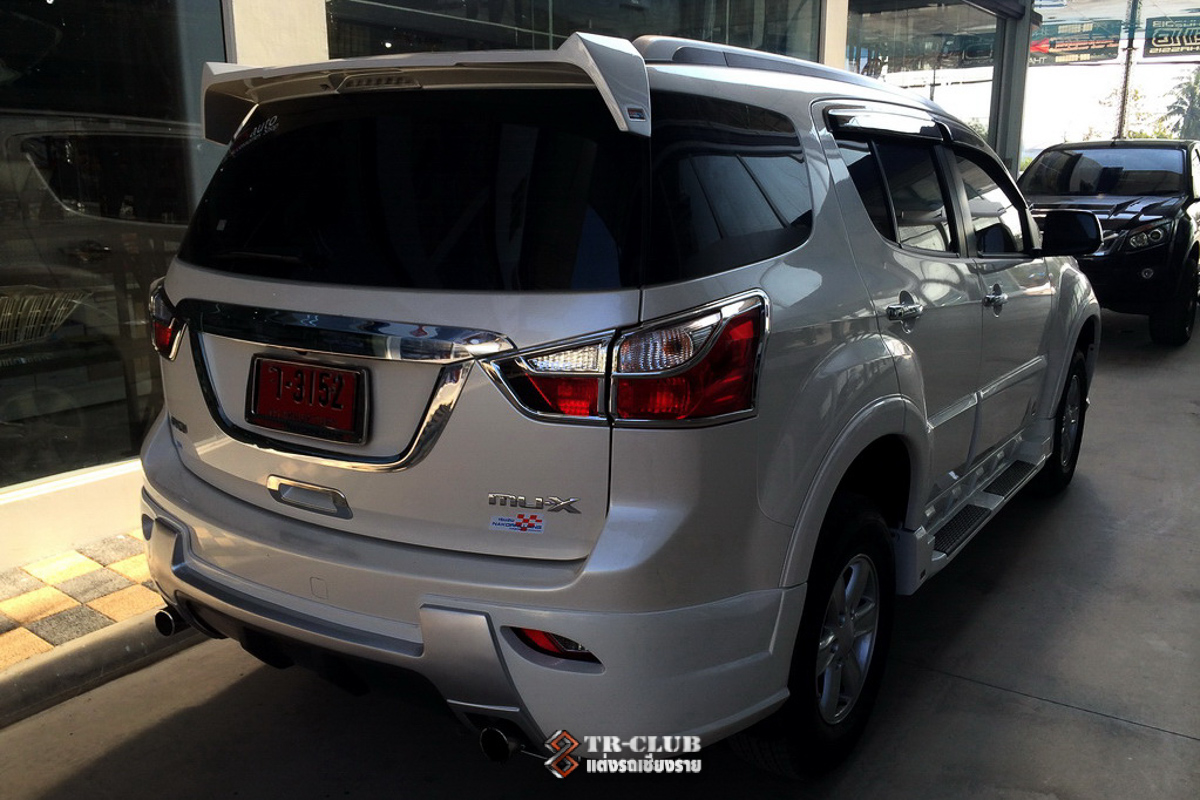 ชุดแต่งสเกิร์ตรอบคัน LUMIX MU-X 2012-2016