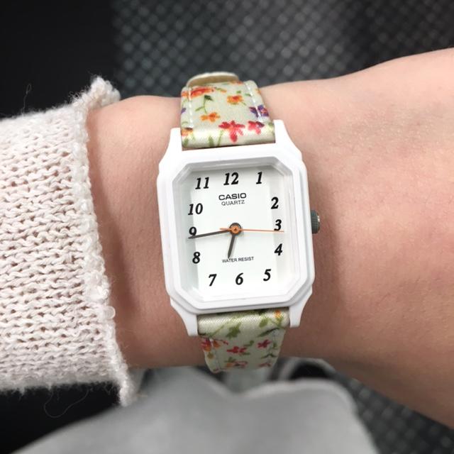 CASIO Standard รุ่น LQ-142LB-7BDF สีขาว สายผ้า ลายดอกไม้ สินค้าของเเท้