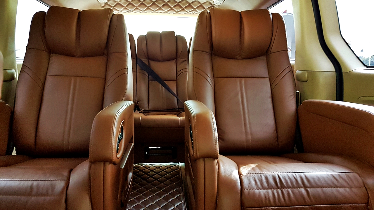 HYUNDAI H-1 DELUXE รถคุณดุล คันที่ 2 [ เบาะ + คอนโซล + ช่วงล่าง + แดมป์ + กุหลังคา + พรม + ล้อ + ประตูท้ายไฟฟ้า ] - นข 1515