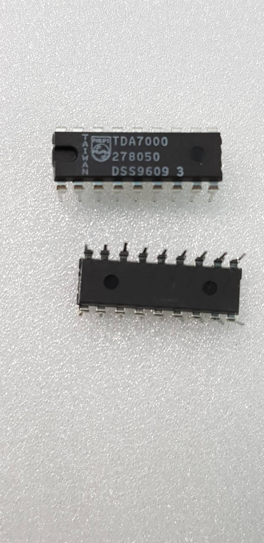TDA7000 : Single FM Receiver with low number of extrenal components, capable of receiving 1.5 - 110 MHz fequencies (2.7 - 10V, 18-PIN)