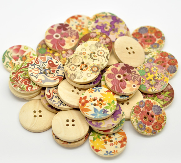กระดุมไม้เพ้นท์ลายดอกไม้ 4 รู 3ซม. 20 เม็ด คละลาย