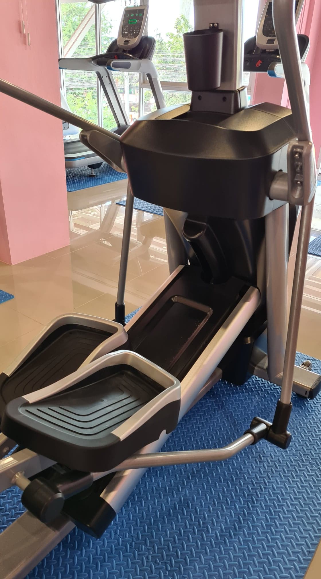 เครื่องเดินวงรี Elliptical รุ่น EX9201 Commercial