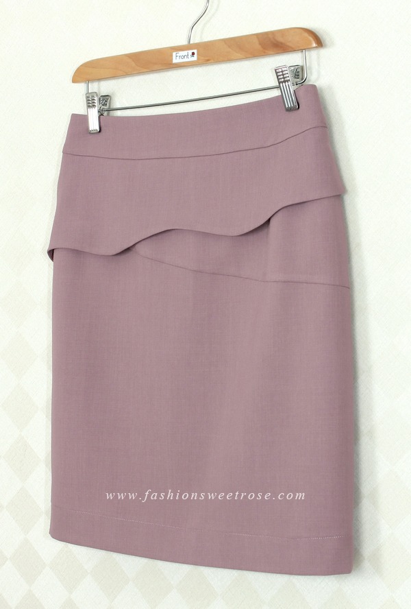 SK-374 กระโปรงทรงสอบ ผ้า Rose Skin สีม่วงกะปิ ด้านหน้ากระโปรงออกแบบตัดต่อมีชิ้นแต่งด้านหน้า
