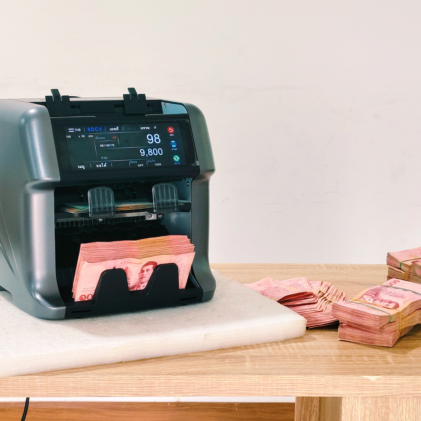 Uni-SMART US-195 เครื่องนับมูลค่าธนบัตร นับเงิน พร้อมตรวจธนบัตรปลอม แบบป้อนหน้าเครื่อง Banknote counter Front loading