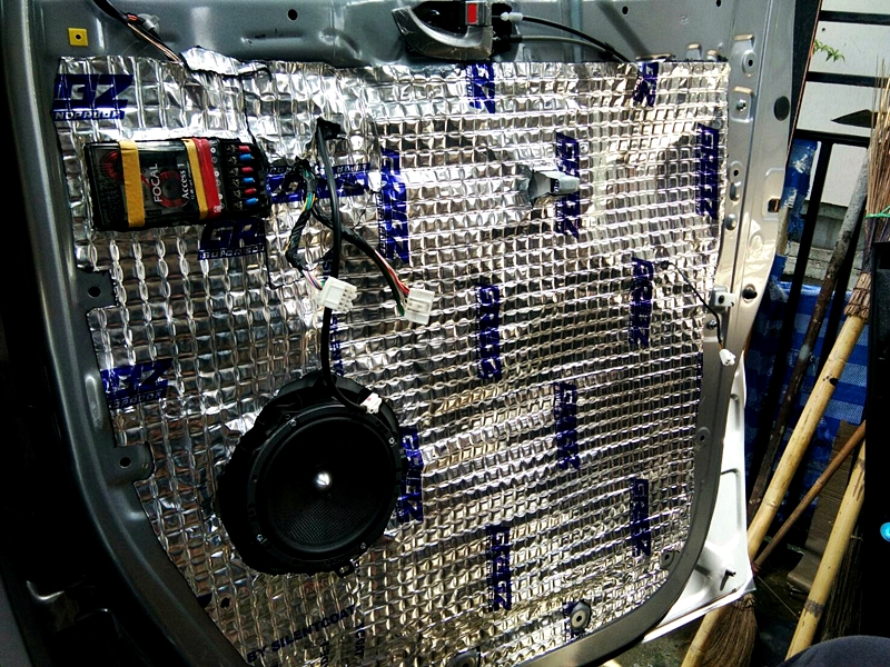 HYUNDAI H-1 TOURING 2016 [ ประตูไฟฟ้า 1 ข้าง + เครื่องเสียง + ชุดแต่งรอบคัน + แดมป์ ] {ณ3940}