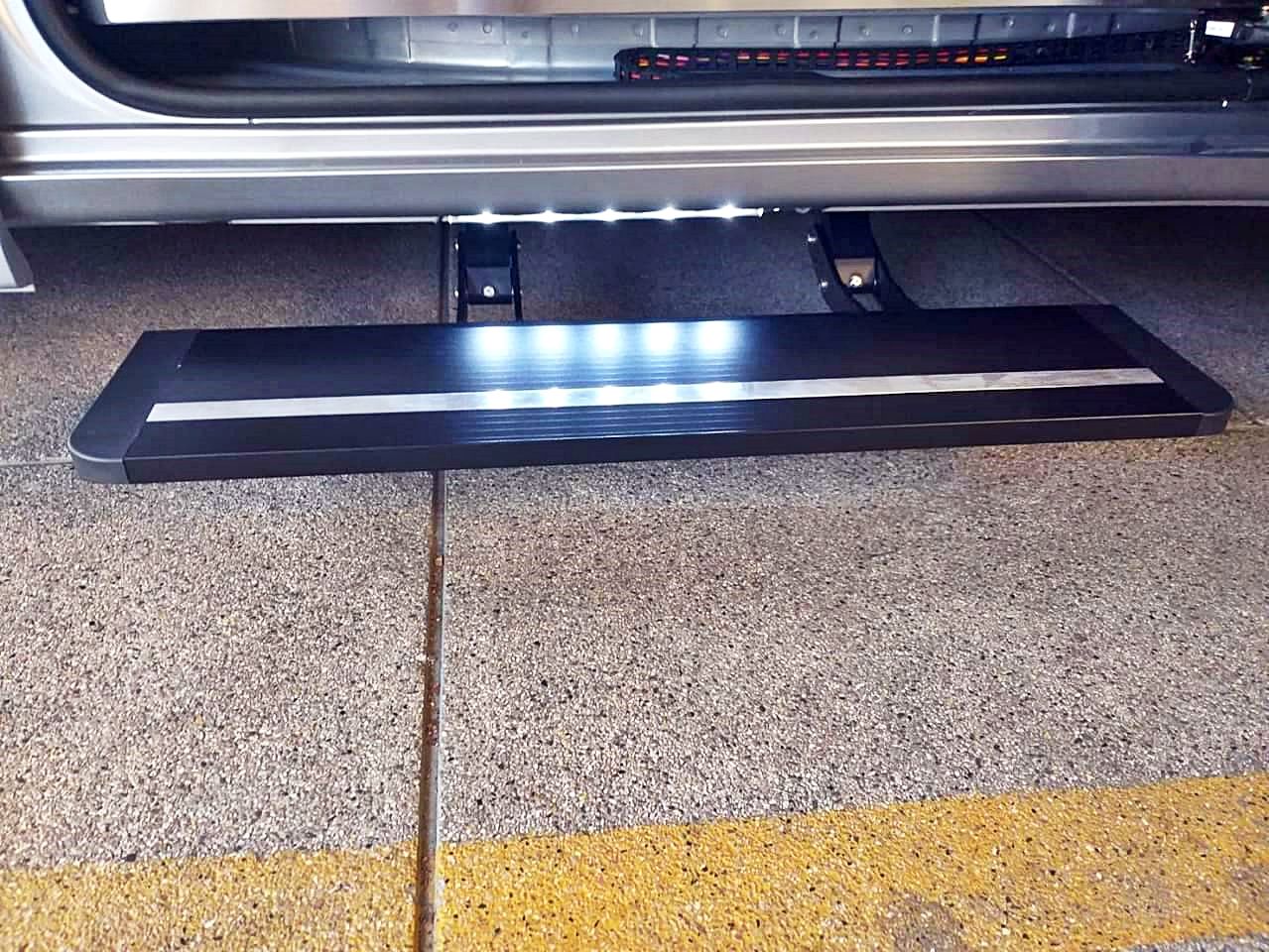 บันไดข้างไฟฟ้ารถฮุนได HYUNDAI H-1 STAREX