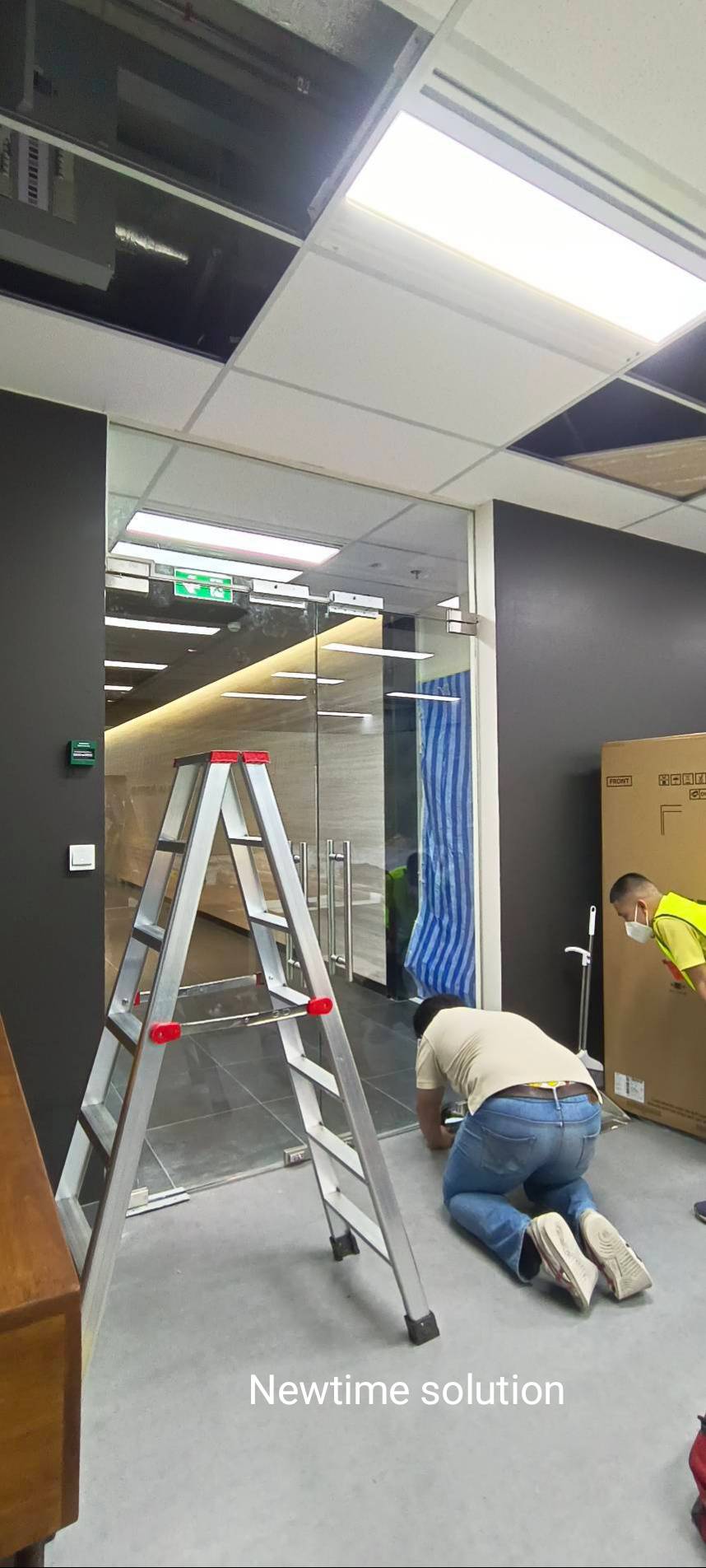 เครื่องทาบบัตรคีย์การ์ด ZKTeco SC105