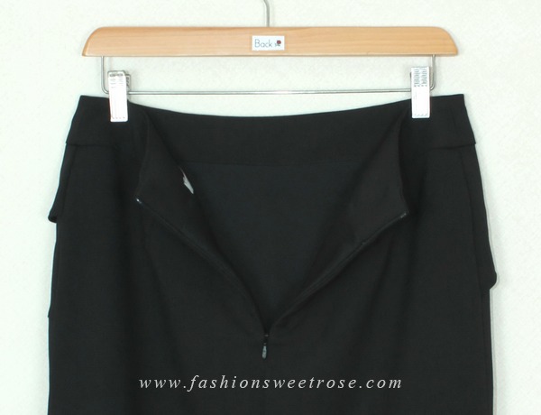 SK-368 กระโปรงทรงสอบ ผ้า Rose Skin สีดำ ด้านหน้ากระโปรงออกแบบตัดต่อมีชิ้นแต่งด้านหน้า