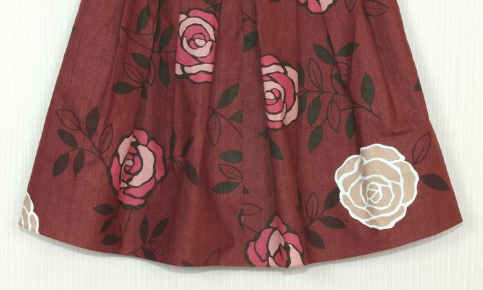SK-246 กระโปรงแฟชั่น&ทำงาน ทรงบาน ลายดอกกุหลาบ โทนแดงเลือดหมู จีบทวิสรอบเอว