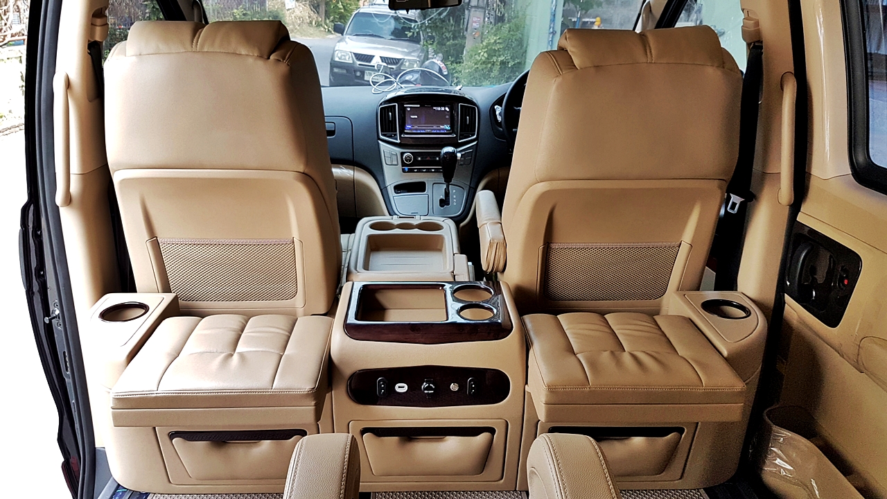 HYUNDAI H-1 ELITE 2017 [ จอหน้า pioneer 8850 + เครื่องเสียงชุดใหญ่ + ประตูไฟฟ้า 1 ข้าง + เบาะ vip + ท้าย 60:40 + คอนโซลเตี้ย ] {ฮล2626 , ก5212 }