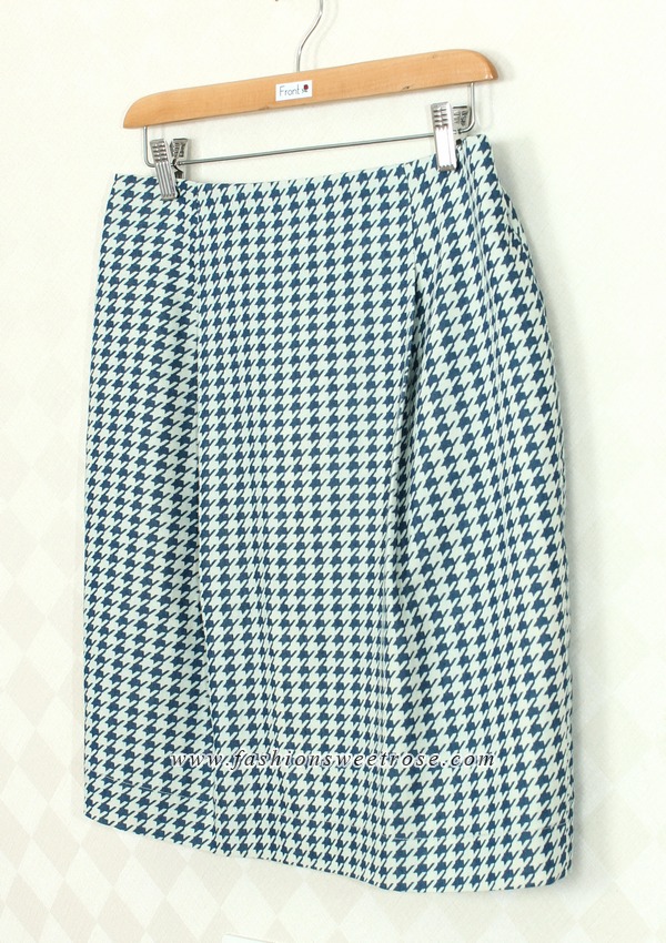 SK-371 กระโปรงทรงสอบ ผ้าญี่ปุ่นลายชิโนริ ด้านหน้ากระโปรงจับจีบทวิช ดีไซน์เรียบหรู