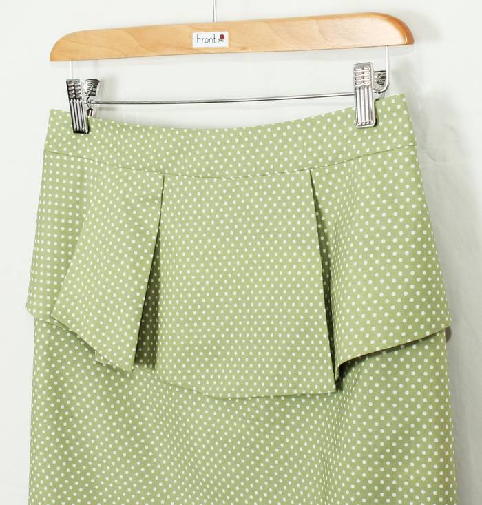 SK-204 กระโปรงแฟชั่น&ทำงาน ทรงสอบ ผ้าคอตต้อนญี่ปุ่นสีเขียวพาสเทล ด้านหน้ากระโปรงจับจีบระบาย