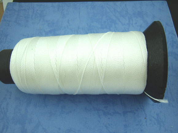 ด้ายคอตตอนมันวาว 0.6มม. 1 หลอด ยาว500M สีขาว