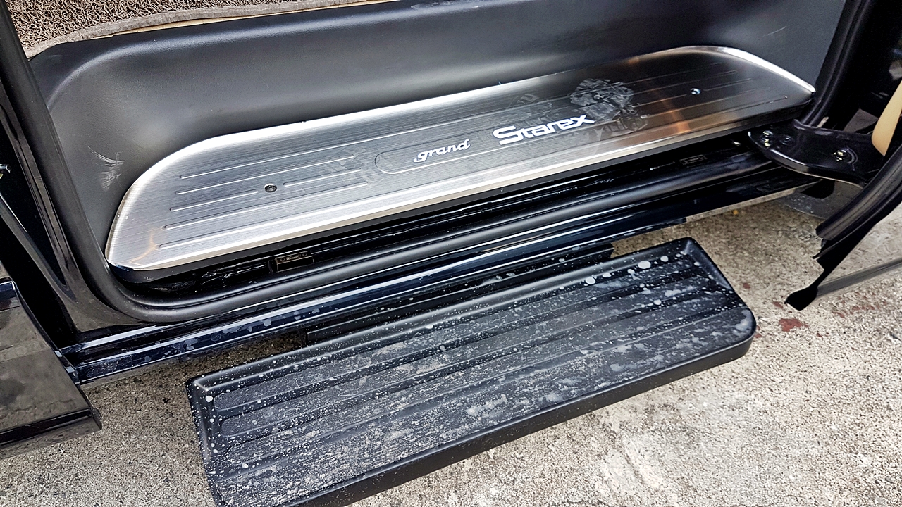 HYUNDAI H-1 STAREX [ เครื่องเสียง + ดิจิตอลทีวี + ช่วงล่าง + ล้อ + ไฟท้าย + สคัฟเพลท + push start + damp ] { 3 กจ 9875 }