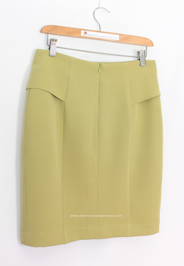 กระโปรงทรงสอบ แต่งระบายด้านหน้า ผ้า Double Twist สีเขียว / SK-482