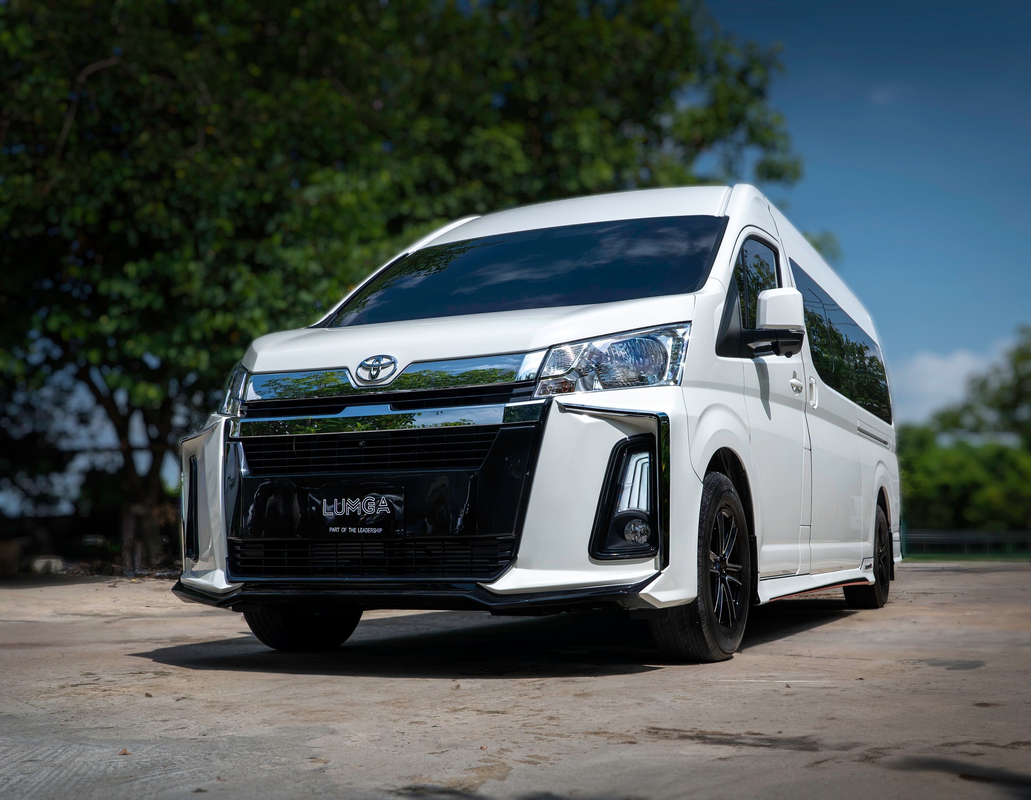 สเกิร์ตกันชนหน้า LUMGA : COMMUTER 2019-2024