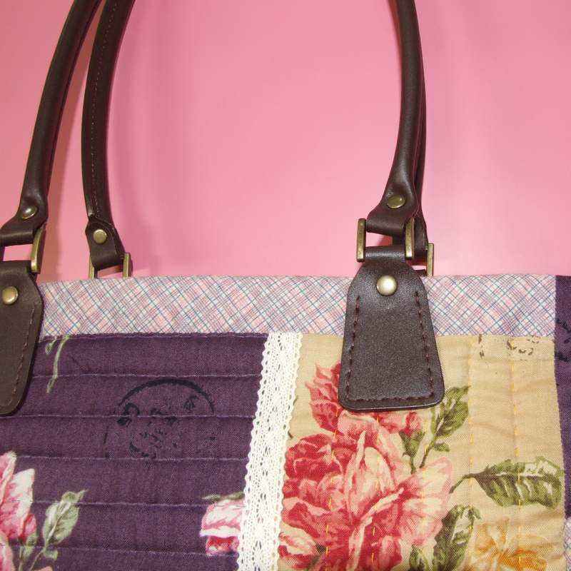 QLT-001 กระเป๋าควิลท์ ใบใหญ่สะพายข้าง ใช้ผ้าญี่ปุ่นทั้งด้านนอกและด้านใน และควิลท์มือทั้งใบ งานสวยน่าใช้มากๆค่ะ