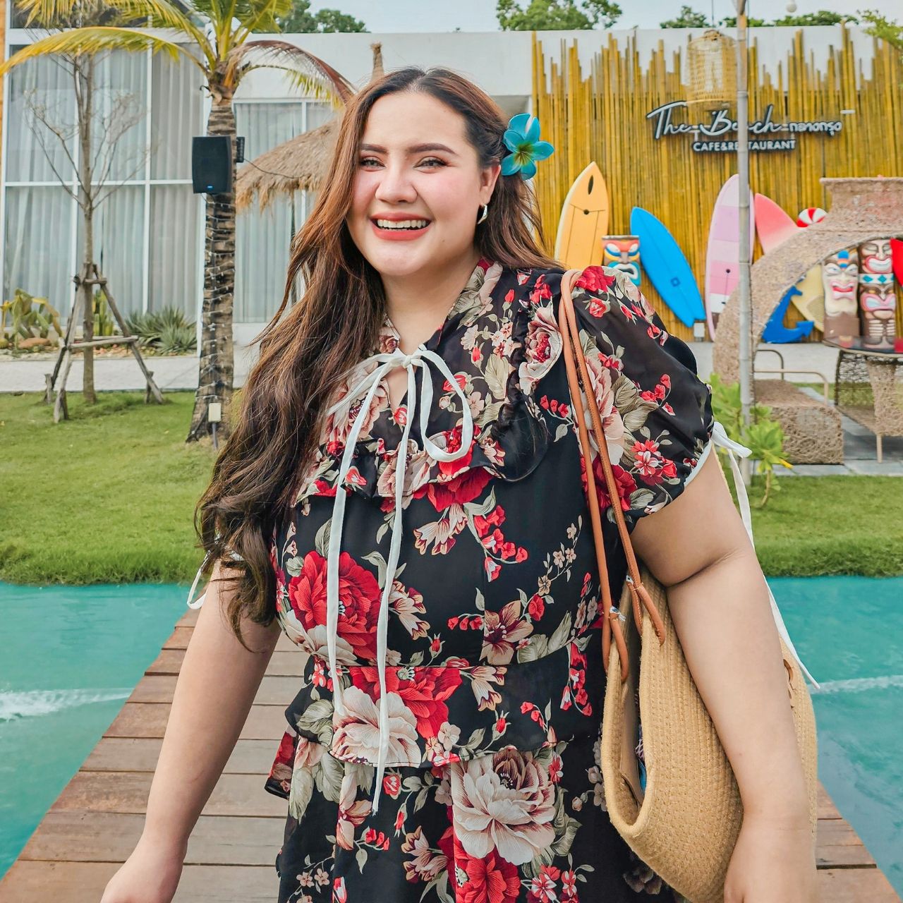 A218 แม็กซี่เดรส สาวอวบ งานกระโปรงซ้อนชั้น ลายดอกกุหลาบ ออฟไวท์ ดำ ฟ้า อกได้ถึง40-50นิ้ว หน้าผ้า52นิ้ว