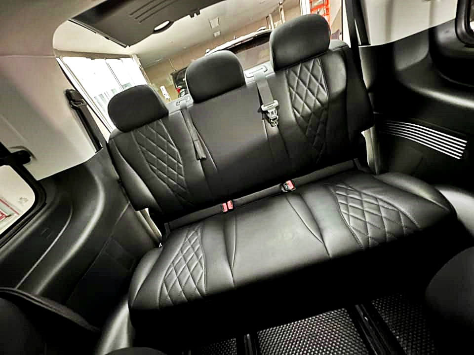 Hyundai Staria 2022 ติดเบาะ vip บันไดไฟฟ้า เบาะคนขับไฟฟ้า คอนโซลวางแขนมีตู้เย็น