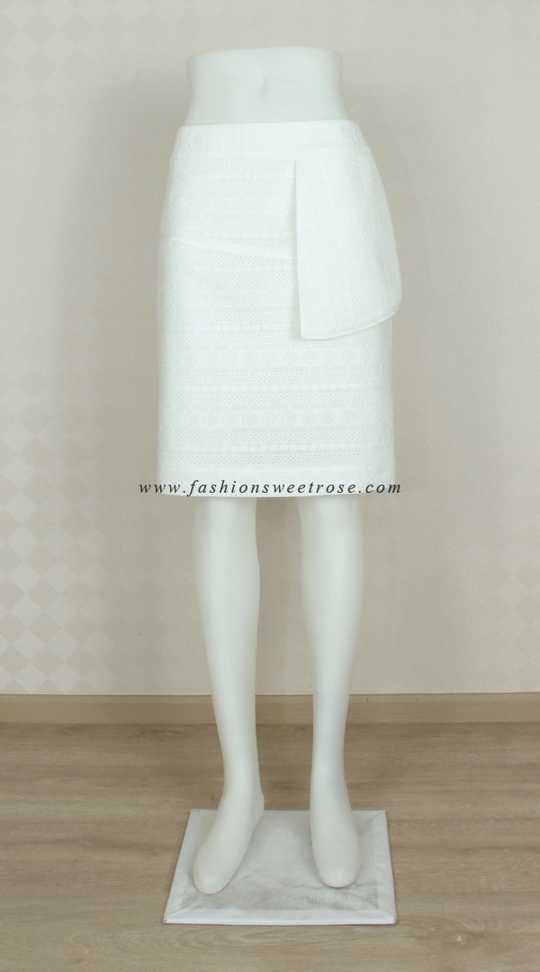 SK-358 กระโปรงทรงเอ ผ้าลูกไม้คอตต้อนญี่ปุ่นสีขาว แต่งกุ้นระบายด้วยผ้าสีขาว