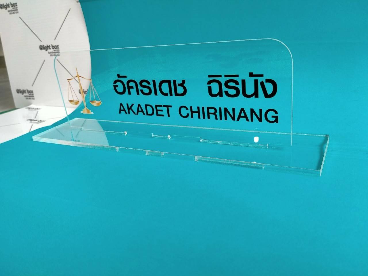งานพิมพ์สกรีนบนอะคริลิคใสแผ่นเรียบ