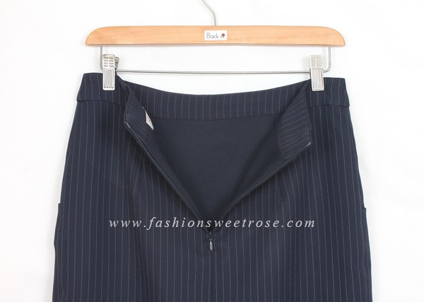 SK-417 กระโปรงทรงเอ ผ้าโพลีเอสเตอร์สีน้ำเงิน เป็นกระโปรงป้ายมีกระเป๋าล้วง 2 ข้าง