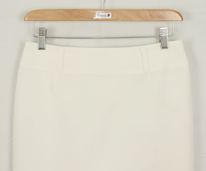 กระโปรงแฟชั่น&ทำงาน กระโปรงทรงสอบ ผ้าไหมอิตาลีสีขาว ชายกระโปรงตีเกร็ดแต่งด้วกระดุม / SK-227