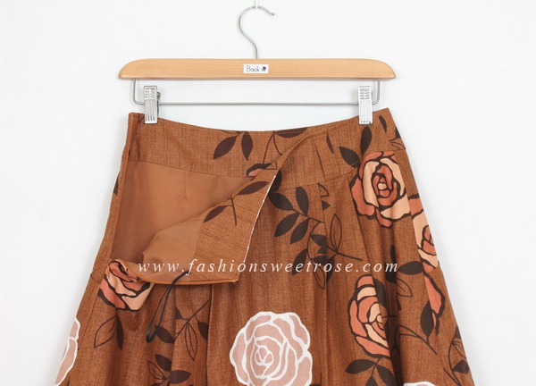 SK-409 กระโปรงทรงบาน ผ้าคอตต้อนญี่ปุ่นพิมพ์ลายดอกกุหลาบโทนน้ำตาล มีกระเป๋าล้วงได้ 2 ข้าง