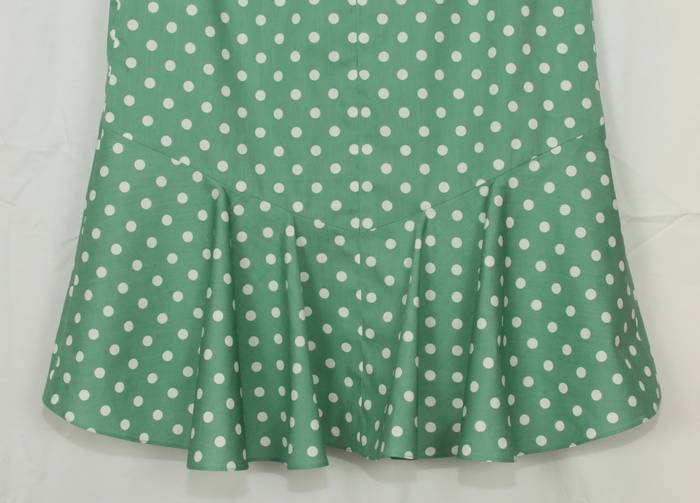 SK-199 กระโปรงแฟชั่น&ทำงาน ทรงย้วย ผ้าคอตต้อนญี่ปุ่นสีเขียว Polka Dot Green