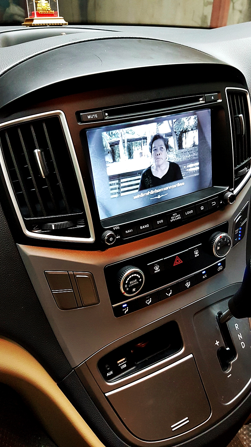 HYUNDAI H-1 ELITE 2016 [ จอแท้ตรงรุ่น + กล้องหลังแท้ + จอเพดาน + ดิจิตอลทีวี ] {ฉ3760}