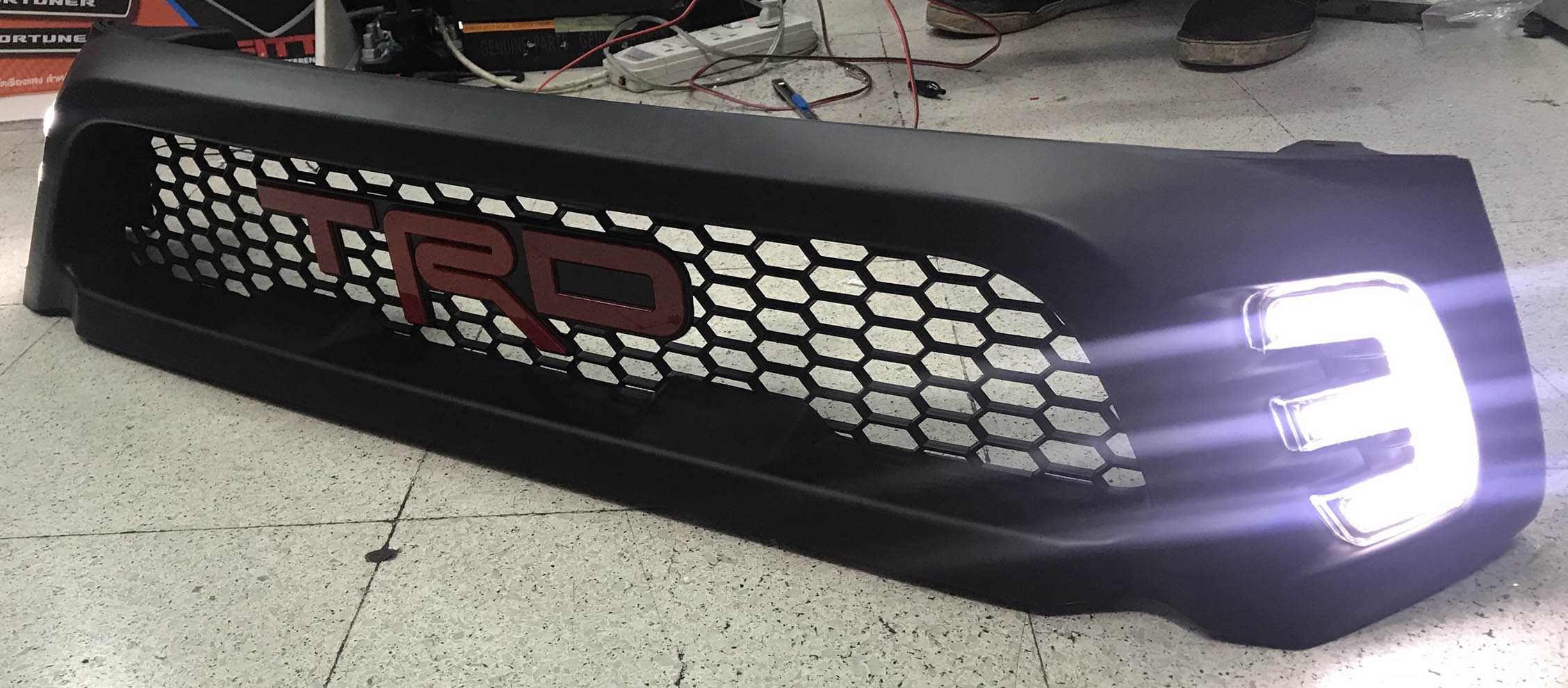 กระจังหน้าทรง TRD V2 REVO