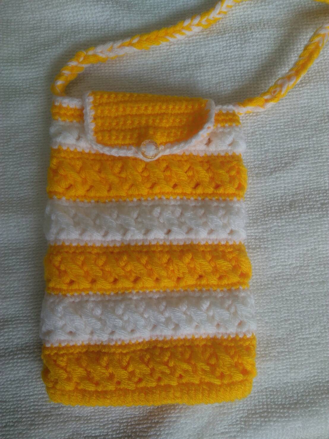 กระเป๋าถักแฮนด์เมด ขนาด 9x13 ซม. มีสายสะพายข้าง 1 ใบ