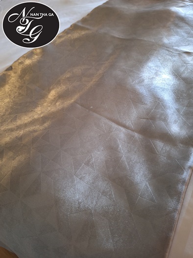 หมอนอิง และผ้าคาดเตียง แบรนด์ Nan Tha Ga (นันทกา) Collection : Anniversary 13y LUXURY สี Silver Birch