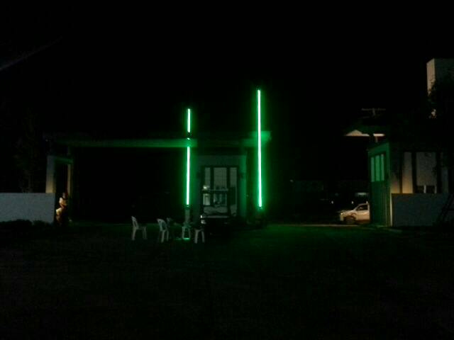 ไฟ led เขียวแดงติดใต้ไม้กั้นรถยนต์