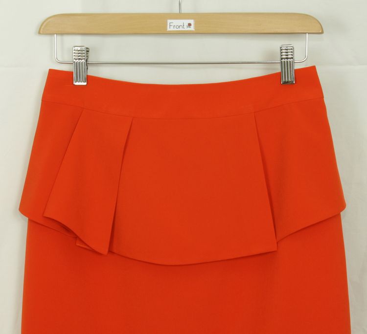 SK-070 กระโปรงทรงสอบ ผ้าไหมอิตาลีสีส้ม ด้านหน้ากระโปรงจับจีบระบาย