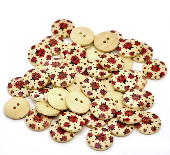 กระดุมไม้เพ้นท์ลายเต่าทอง 2 รู 18 มม. แพ็ด 12 เม็ด