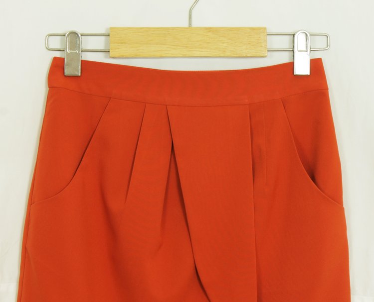 SK-079 กระโปรงทรงเอ ผ้าไหมอิตาลี สีส้มอิฐ เป็นกระโปรงป้ายมีกระเป๋าล้วง 2 ข้าง