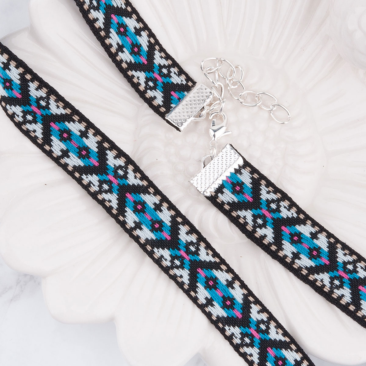 สร้อยคอผ้า Choker แฟชั่นโบฮีเมียนสไตล์ ลายลูกศร ยาว 34 cm 1 เส้น