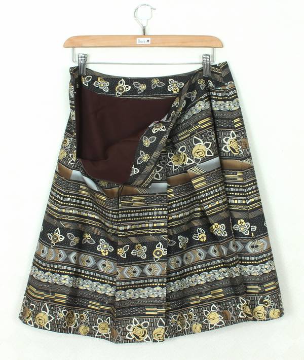 SK-347 กระโปรงแฟชั่น&ทำงาน ทรงบาน ผ้าคอตต้อนญี่ปุ่นพิมพ์ลายกราฟฟิกดอกกุหลาบโทนน้ำตาลเข้ม