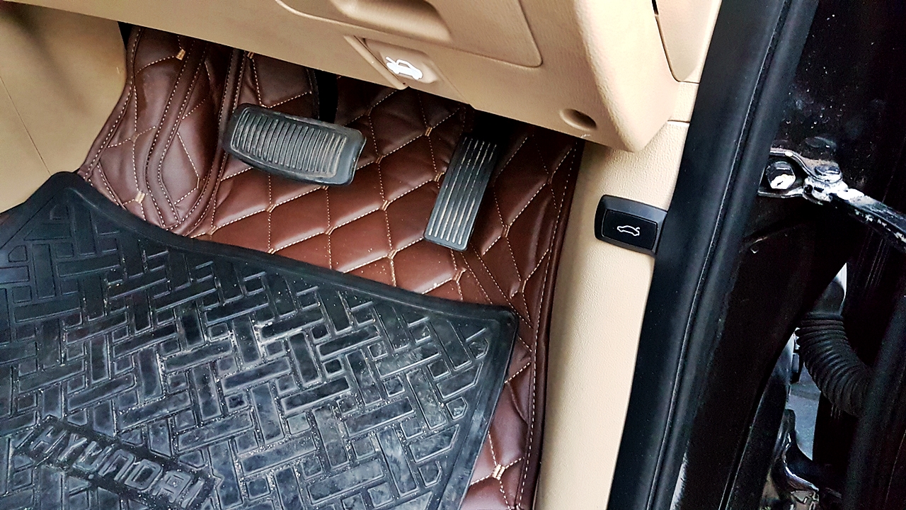 HYUNDAI H-1 DELUXE รถคุณดุล คันที่ 2 [ เบาะ + คอนโซล + ช่วงล่าง + แดมป์ + กุหลังคา + พรม + ล้อ + ประตูท้ายไฟฟ้า ] - นข 1515