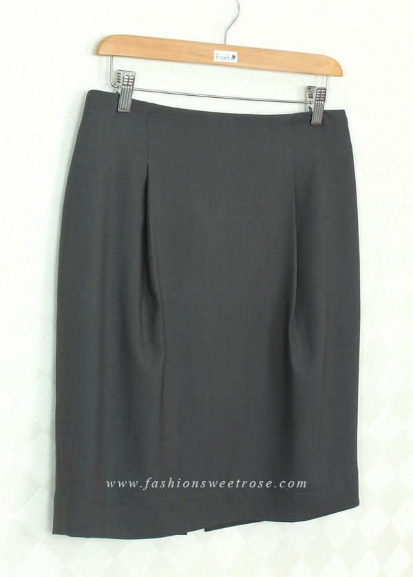 SK-370 กระโปรงทรงสอบ ผ้า Rose Skin สีเทาดำ ด้านหน้ากระโปรงจับจีบทวิช ดีไซน์เรียบหรู