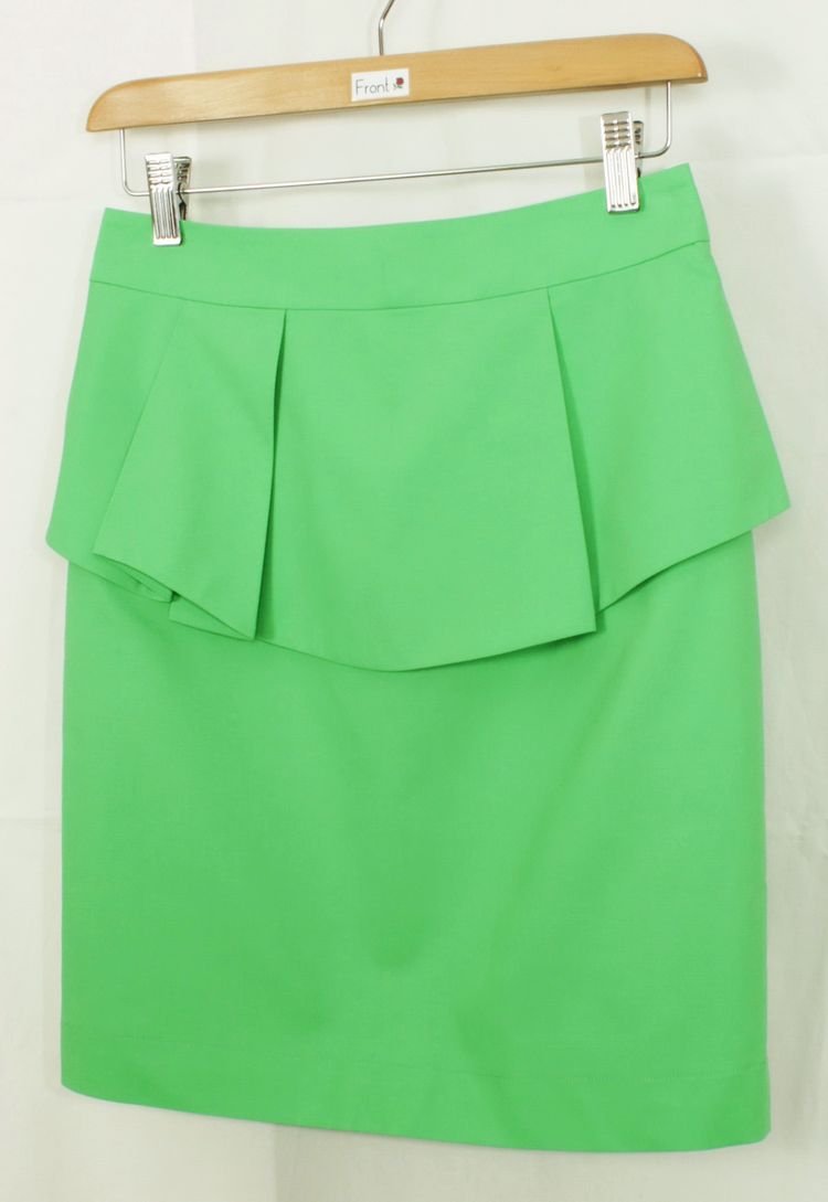 SK-069 กระโปรงทรงสอบ ผ้าคอตต้อนญี่ปุ่นสีเขียวมะนาว ด้านหน้ากระโปรงจับจีบระบาย