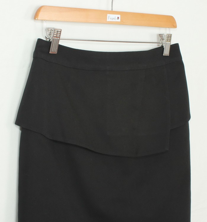 SK-115 กระโปรงแฟชั่น&ทำงาน ทรงสอบ ผ้าคอตตอนญี่ปุ่นสีดำ แต่งระบายด้านหน้ากระโปรง