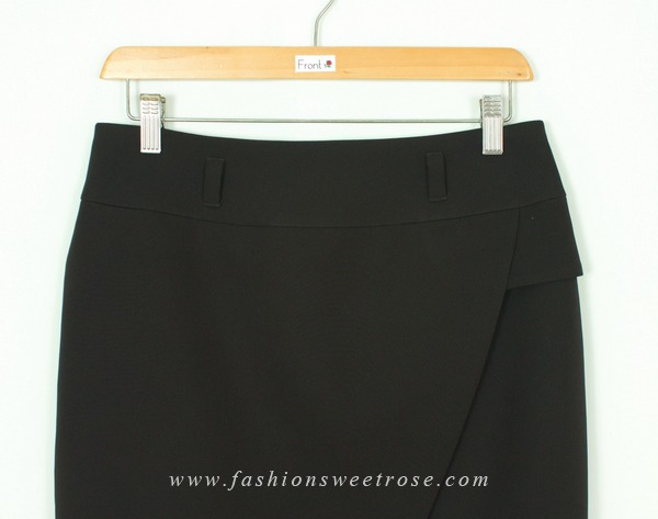 กระโปรงทรงสอบ ผ้า Double Twist สีดำ ด้านหน้ากระโปรงทำเป็นแบบป้ายหน้า / SK-452