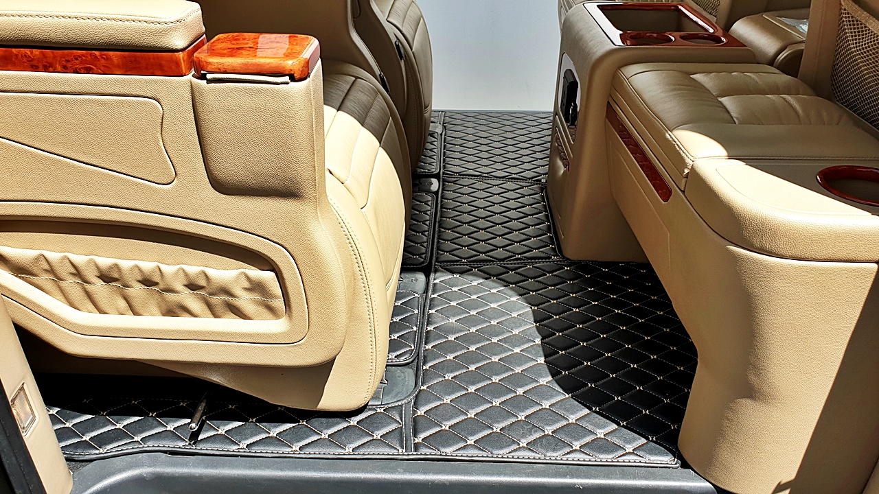 HYUNDAI H-1 DELUXE ท่านแม่ทัพภาค พิษณุโลก [เบาะVIP,เบาะท้ายหนัง,เคาเตอร์เตี้ย,พรม]-ฮล8651