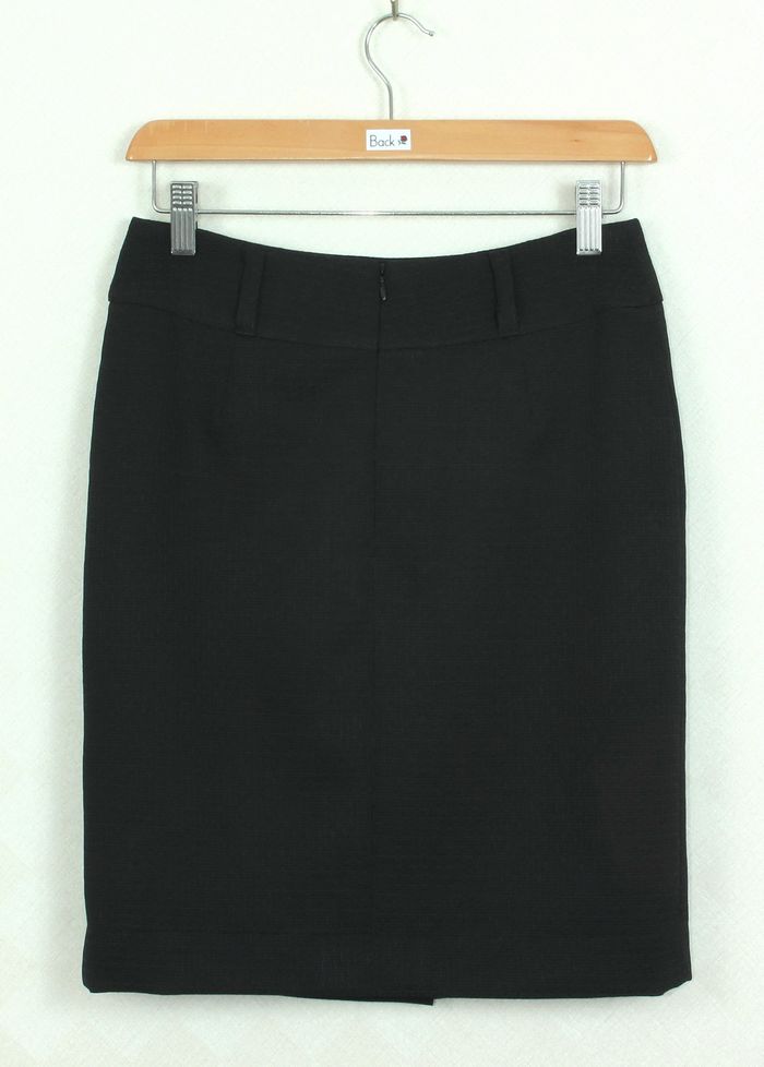 SK-267 กระโปรงแฟชั่น&ทำงาน ทรงสอบแบบผ่าหน้า ผ้า FENDI สีดำ ด้านหน้ากระโปรงจับจีบทวิส